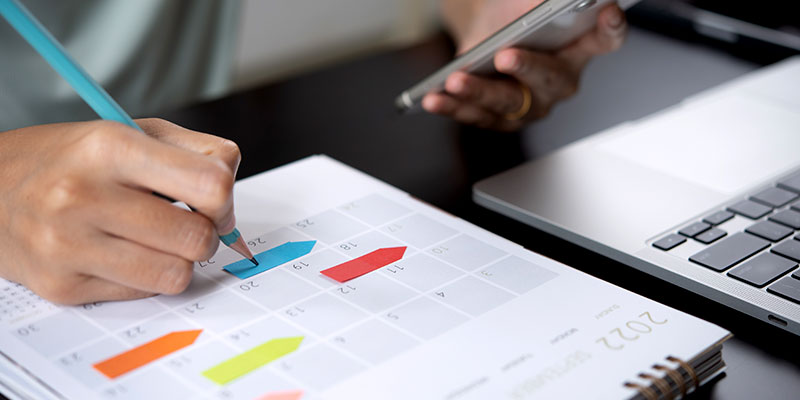 Timetable with colored arrows, Laptop and Mobile