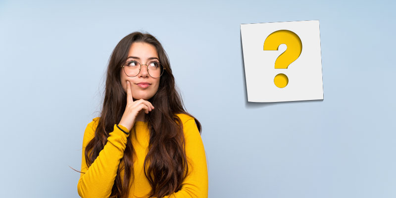 Woman wearing a yellow jumper and glasses